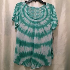 New Directions shirt in aloe green/white